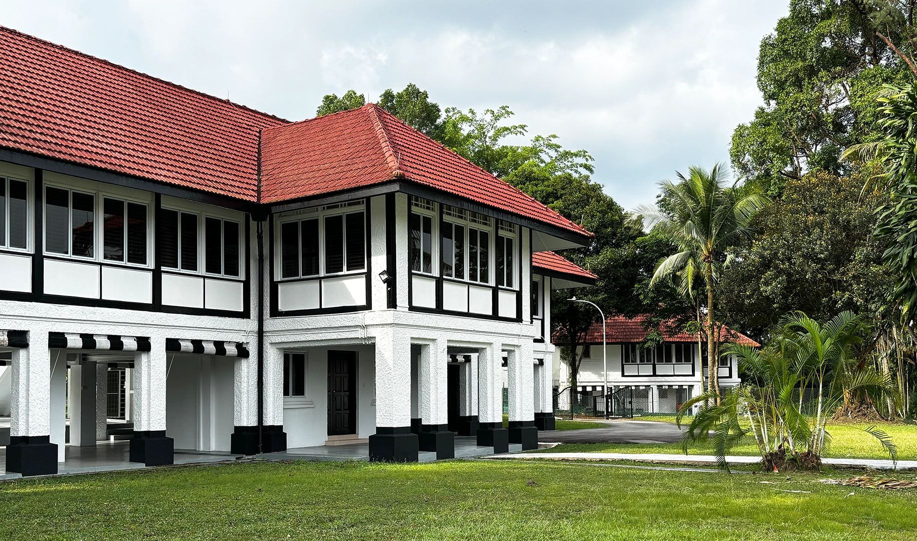 sun_bw_house
